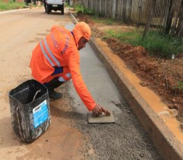 Moradores comemoram obras de infraestrutura e melhorias