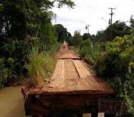 NATUREZA - Chuva derruba ponte e causa estragos a moradores 