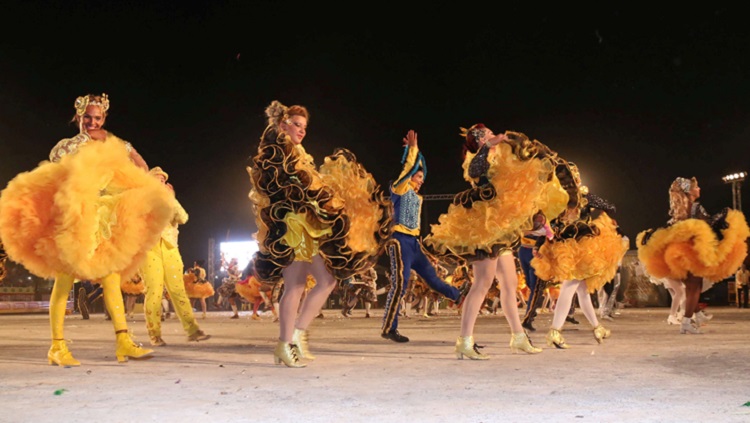 O FLOR DO CACTO: Três quadrilhas e banda de forró se apresentam no arraial nesta quinta