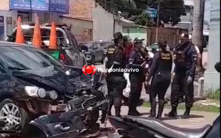 URGENTE: Motociclista cai em bueiro após grave colisão frontal no bairro Aponiã