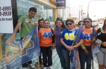 ELEIÇÕES 2012 - Mariana Carvalho faz caminhada na Carlos Gomes e recebe apoio 