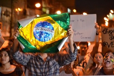 Movimento 'Vem pra Rua' já atrai mais de 15 mil pessoas para manifestação desta quinta-feira na EFMM