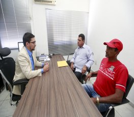 Anderson do Singeperon discute recursos para Escola Agrícola