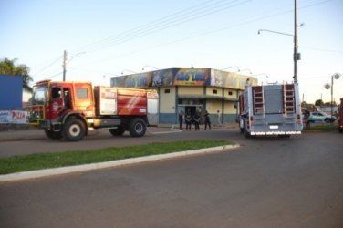 Mercearia pega fogo e bombeiros são mobilizados 