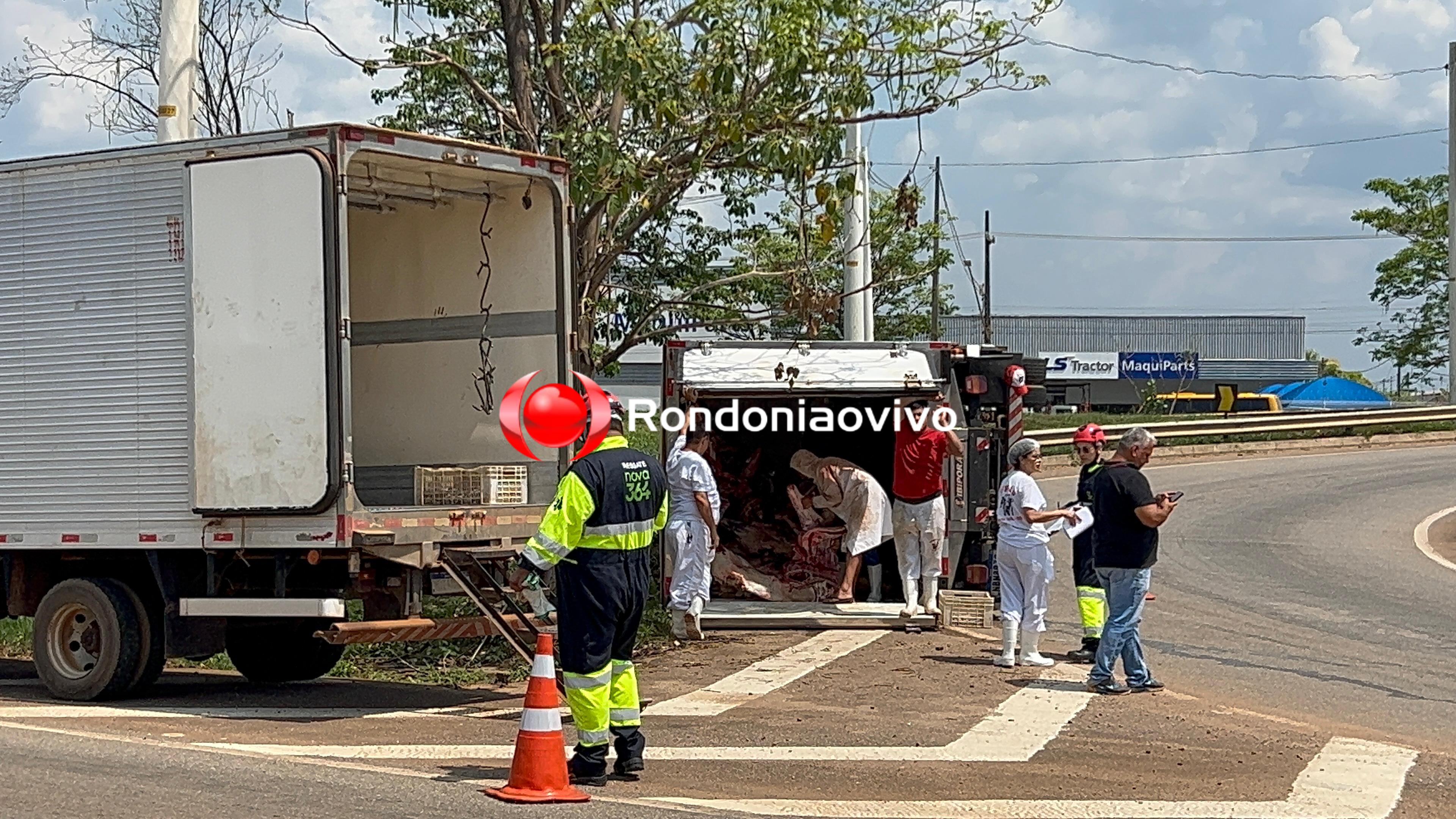 URGENTE: Caminhão carregado com carne tomba no viaduto do Trevo do Roque