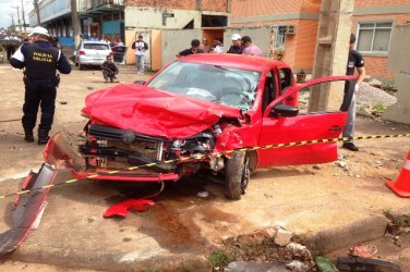 Motorista morre após avançar preferêncial e provocar forte colisão 