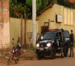 NA LESTE - Menores são flagrados dando “rolê” com moto roubada