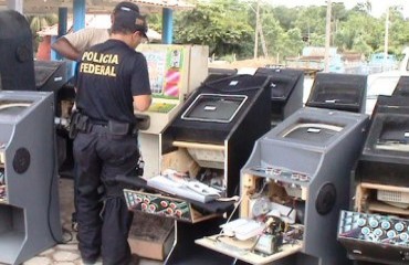 Cerca de 80 agentes participam da operação contra jogo ilegal e apreendem 63 máquinas adulteradas