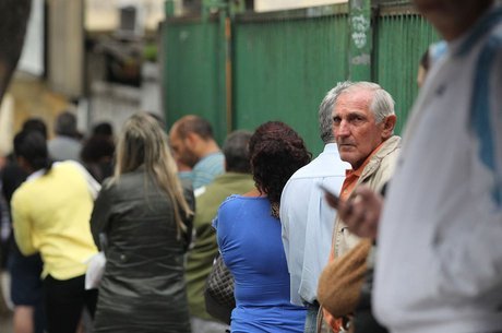 Segundo turno é disputado por 21 partidos; mulheres representam 5,3% dos candidatos