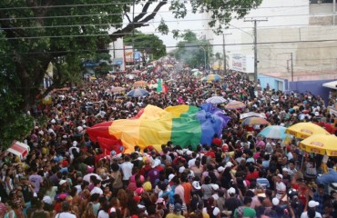 Parada LGBT arrasta milhares de pessoas pelo centro de Porto Velho - Confira fotos