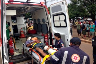 Motociclista atropela pedestre e foge sem prestar socorro
