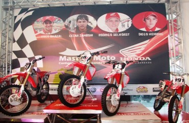 MOTOCROSS - Mastter Moto apresenta equipe e motos para campeonatos 2011