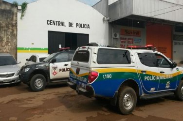 Apenado é flagrado com celular escondido em cadeira de rodas