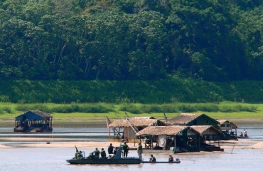 Operação da Marinha fiscaliza áreas do rio Madeira, na Amazônia