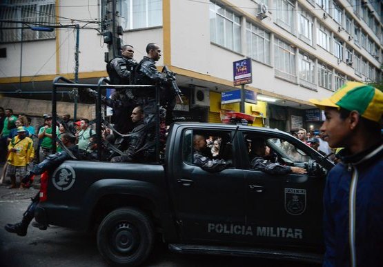 Tiroteio deixa três suspeitos mortos e três PMs feridos