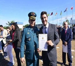 Maurício Carvalho recebe diploma de Amigo da PM, em Porto Velho