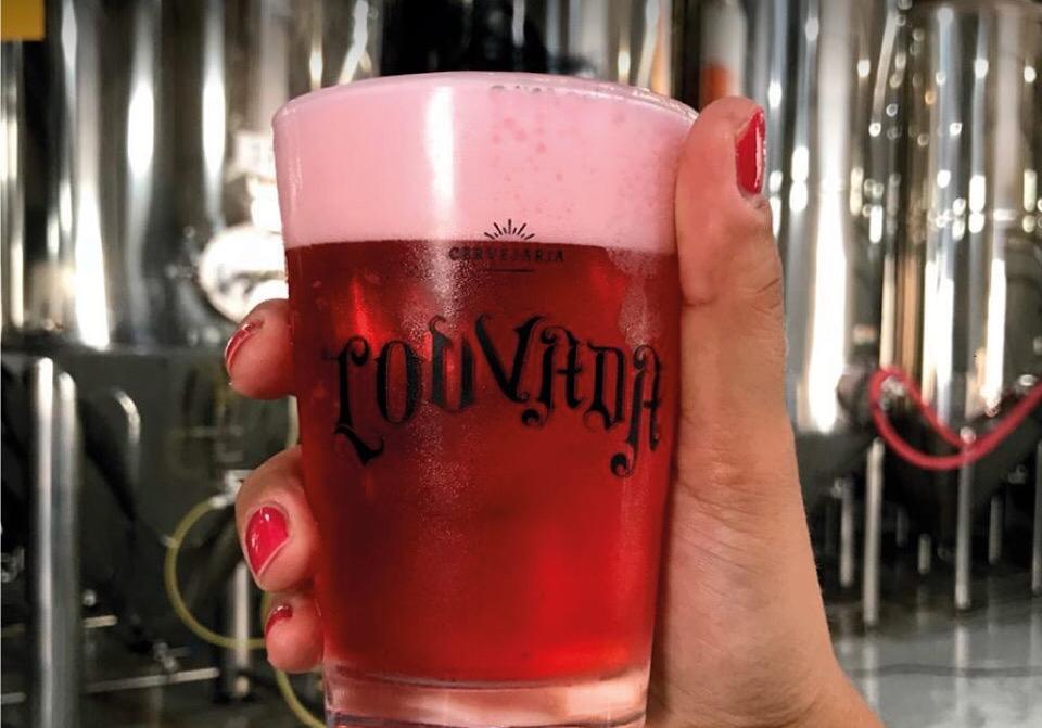 OUTUBRO ROSA: Oktoberfest Louvada irá contar com chopp rosa em prol do Hospital do Amor