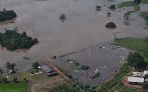 Rio Jaru eleva o nível e provoca as primeiras inundações do ano
