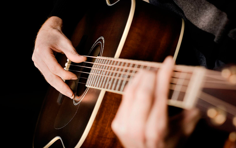 MÚSICA: “Meu sonho de criança”: alunos comemoram início de curso de violão gratuito