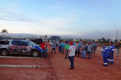 Protesto de motoristas de ônibus paralisa obra da Usina de Jirau por três horas