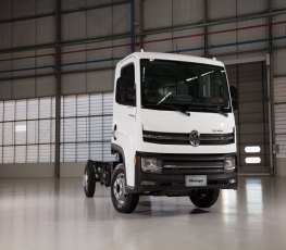 Volks apresenta caminhão que dispensa necessidade de habilitação especial