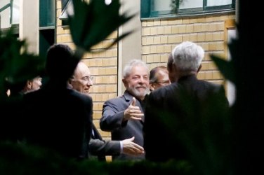 
Irritado com governo, Lula acompanha bancada do PT no Congresso