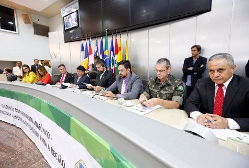 Deputados debatem problemas regionais em reunião do Parlamento Amazônico