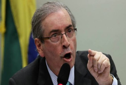 Cunha lê ritual de impeachment e provoca PT, que questionará STF