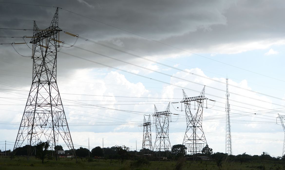 ISOLAMENTO: Consumo de energia no Brasil cai para níveis de fim de semana