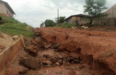 JARU - Moradores de rua abandonada reivindicam providências