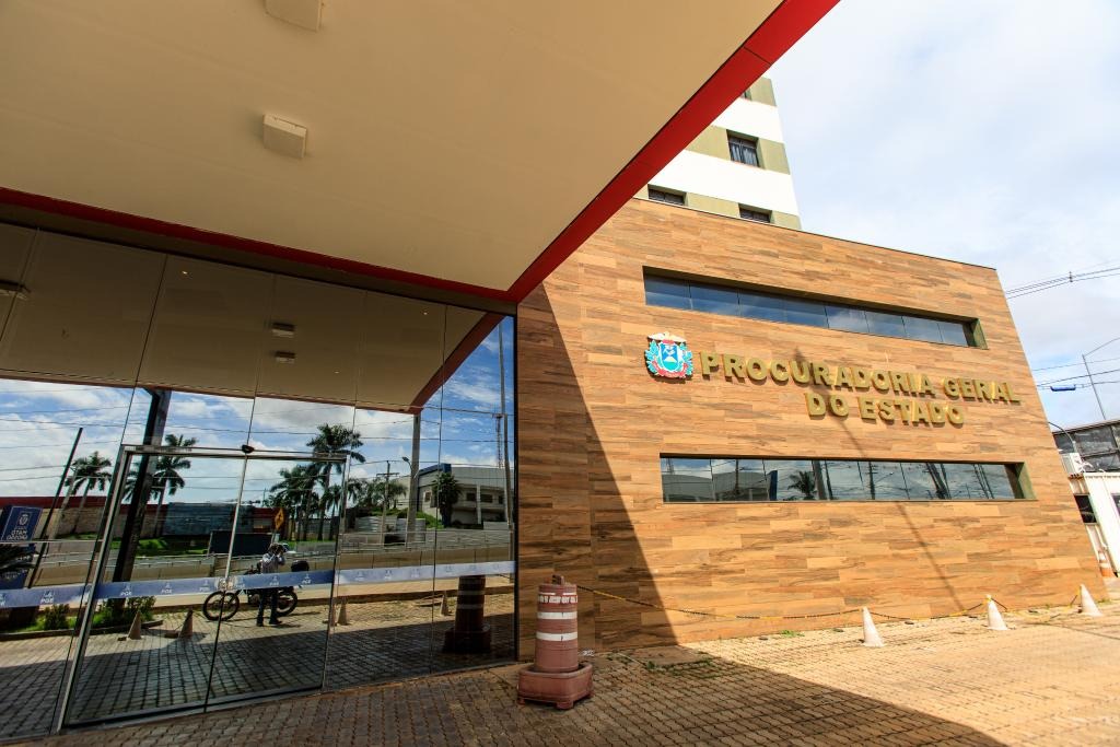 MATO GROSSO:  PGE abre novo concurso público com remuneração de R$ 37,7 mil