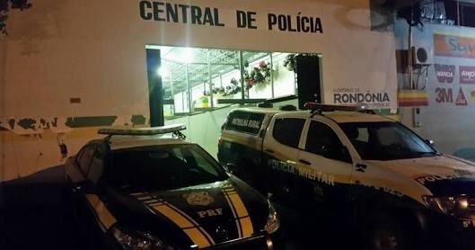 Jovem invade comércio, ameaça funcionária e provoca quebra quebra
