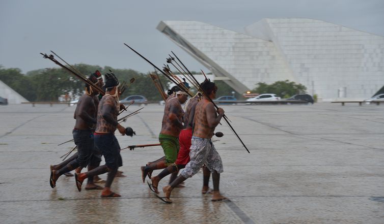 Campanha de vacinação quer imunizar 115 mil índios em todo o país