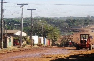 Após reivindicações de moradores Prefeitura trabalha na recuperação de extensão da avenida Farqhuar - Fotos 