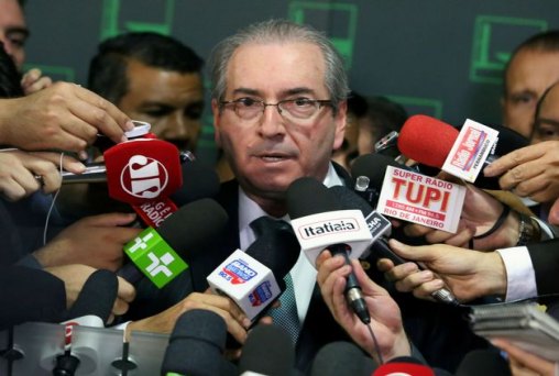 Cunha envia ao STF queixa-crime contra deputados que o xingaram em votação