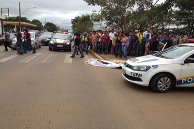 Assaltante é morto em roubo frustrado na frente de hotel no centro da Capital - FOTOS