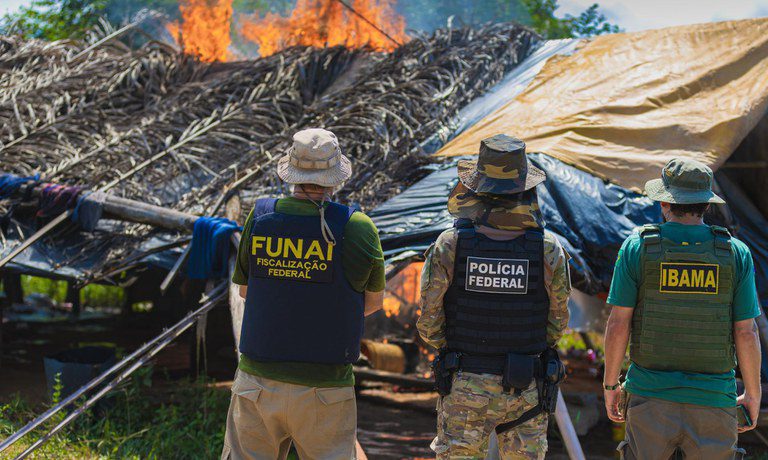 ROTA SOLIMÕES; Pirataria no Madeira é apenas uma entre outras rotas do crime internacional