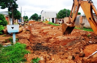 SERVIÇO PORCO – Comunidade do bairro Calama é surpreendida com trabalho da SEMUSB – Fotos e vídeo