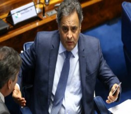 Aécio escreve carta a senadores pedindo apoio para voltar ao mandato