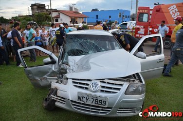 Hilux colide com Gol e deixa mulher e filhas feridas