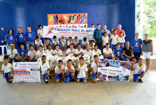 Evento marca entrega de cestas básicas