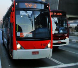 ABUSO: Homem ejacula em mulher dentro de ônibus 