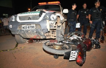 JI – PARANÁ -  Motociclista foge da polícia e após fuga cinematográfica bate de frente com viatura da PM