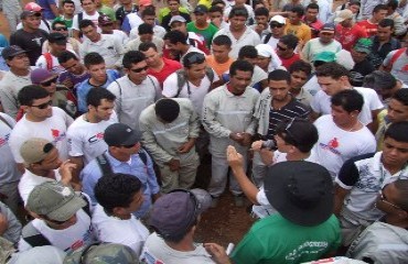 Proximidade do dissídio coletivo é motivo da paralisação das obras da UHE de Santo Antônio - FOTOS