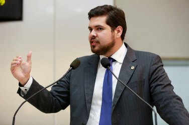 Jean Oliveira pede e Seduc constrói refeitórios em escolas 