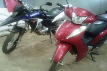 Homem é preso com motos roubadas - FOTOS