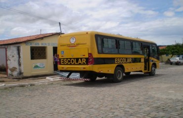 TEXEIROPOLIS – Prefeito e secretária são acusados de recusar transporte escolar para aluna da zona Rural