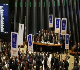 Câmara aprova texto-base da reforma trabalhista