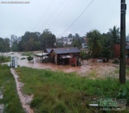 Forte chuva causa alagamentos em pontos da cidade