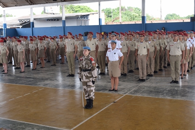 LITERATURA: Exército doa livros para escolas de Rondônia e do Acre